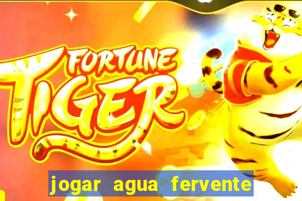 jogar agua fervente no vaso